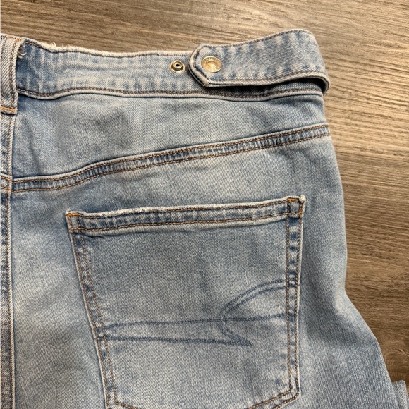 American Eagle Outfitters Women’s Light Wash Dreamy Drape Wide Leg Jeans - Picture 5 of 11